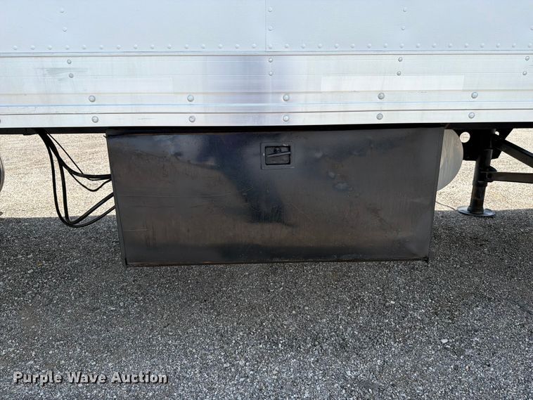 image for item EG9263 2001 Utility VS1R refrigerated van trailer