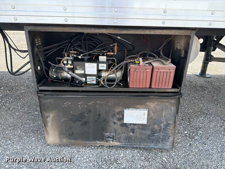 image for item EG9263 2001 Utility VS1R refrigerated van trailer