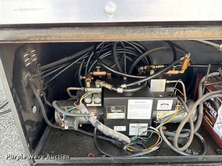 image for item EG9263 2001 Utility VS1R refrigerated van trailer