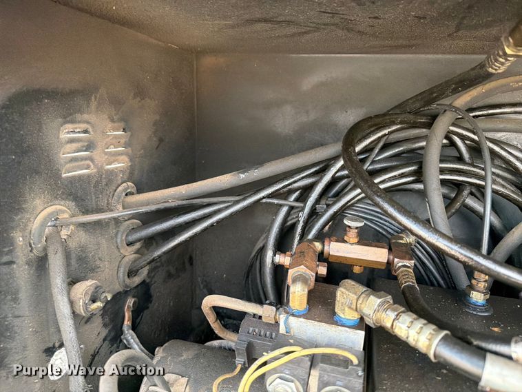 image for item EG9263 2001 Utility VS1R refrigerated van trailer