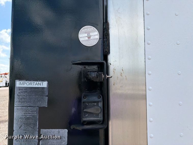 image for item EG9263 2001 Utility VS1R refrigerated van trailer