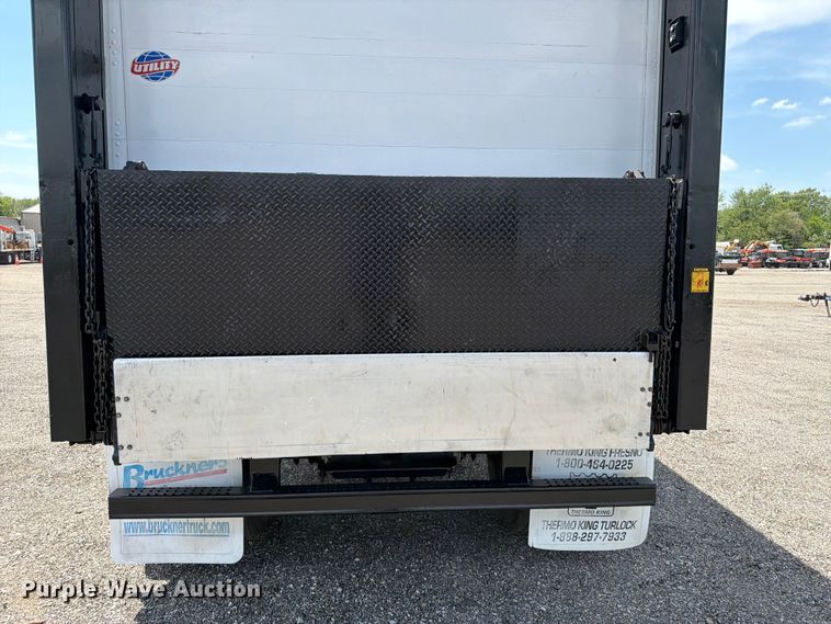 image for item EG9263 2001 Utility VS1R refrigerated van trailer