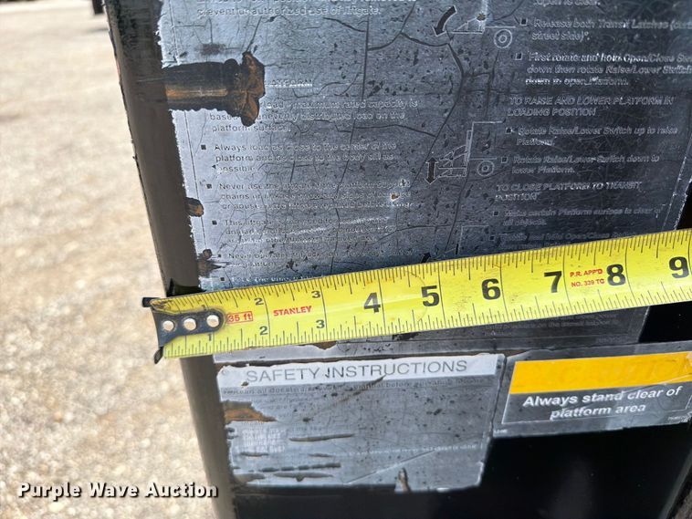 image for item EG9263 2001 Utility VS1R refrigerated van trailer