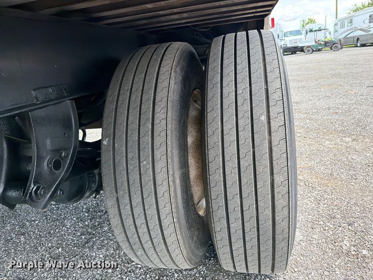 image for item EG9263 2001 Utility VS1R refrigerated van trailer
