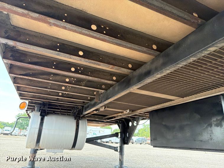 image for item EG9263 2001 Utility VS1R refrigerated van trailer