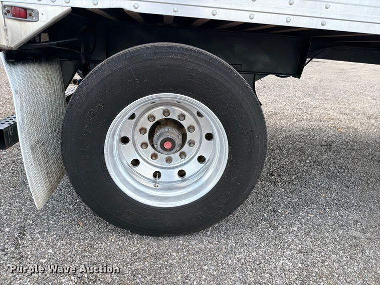 image for item EG9263 2001 Utility VS1R refrigerated van trailer
