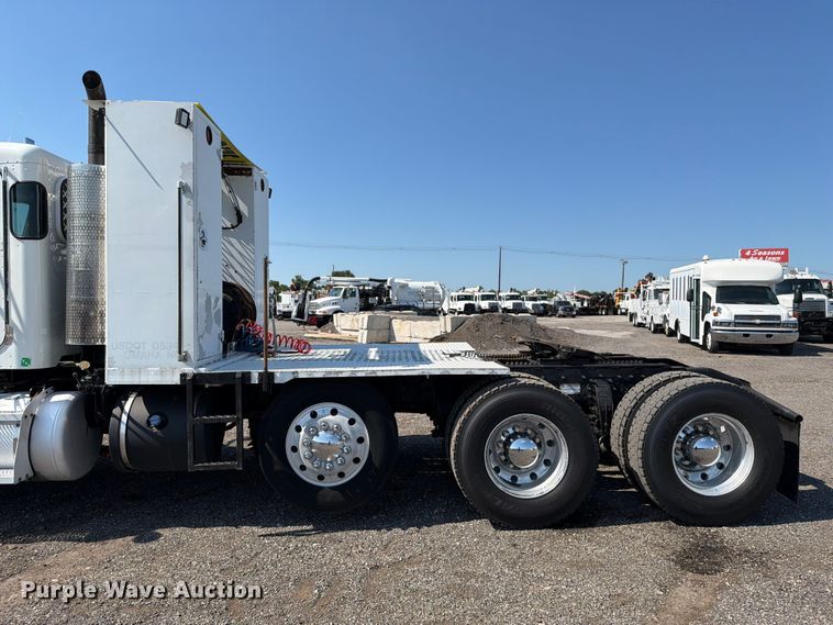 image for item EG9283 2014 Peterbilt 367 semi truck