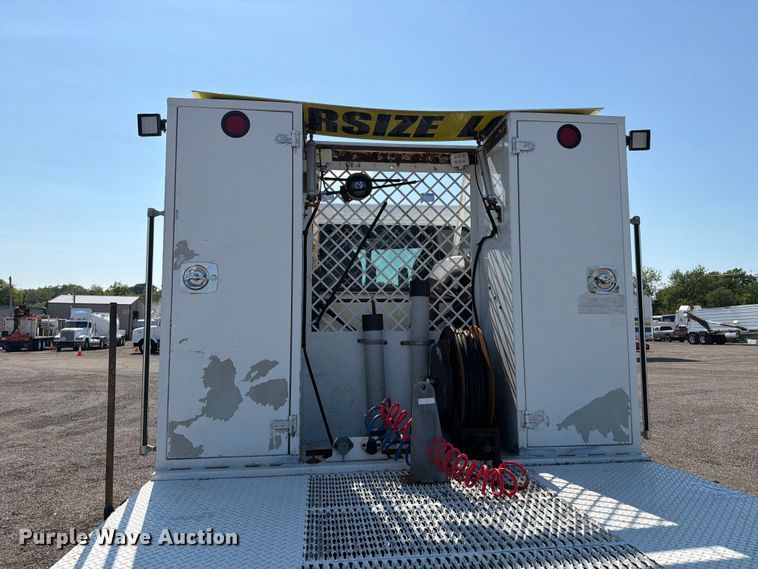 image for item EG9283 2014 Peterbilt 367 semi truck