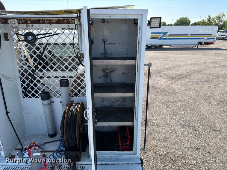 image for item EG9283 2014 Peterbilt 367 semi truck