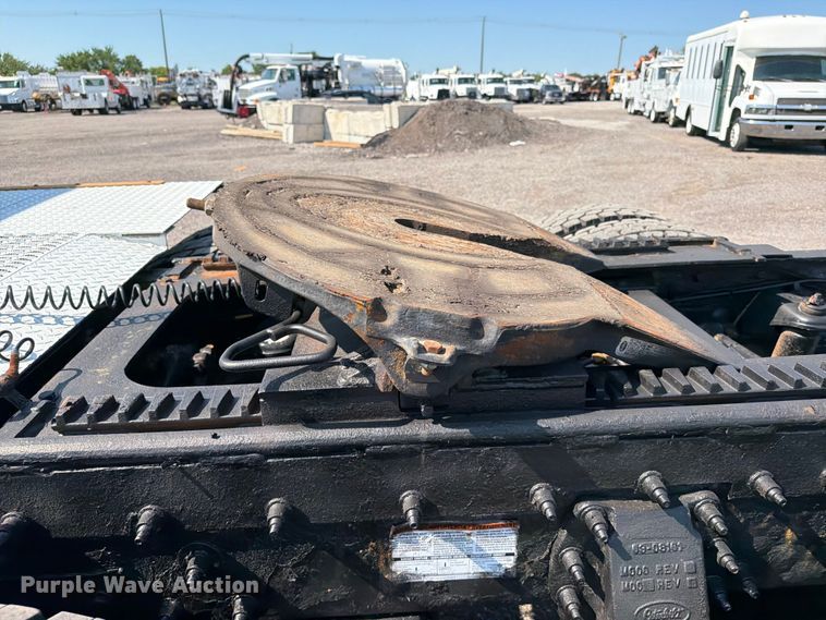 image for item EG9283 2014 Peterbilt 367 semi truck