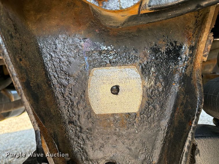 image for item EG9283 2014 Peterbilt 367 semi truck