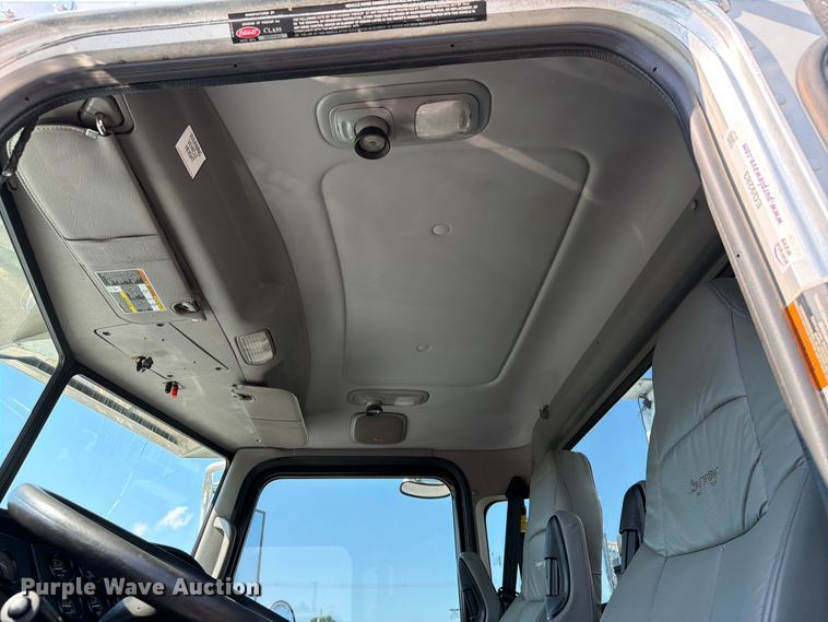 image for item EG9283 2014 Peterbilt 367 semi truck