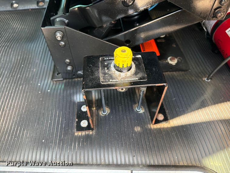 image for item EG9283 2014 Peterbilt 367 semi truck