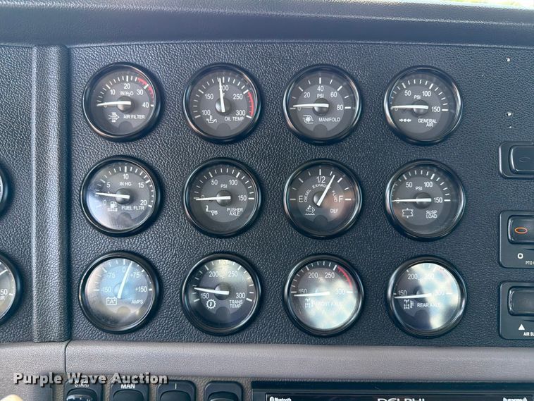 image for item EG9283 2014 Peterbilt 367 semi truck