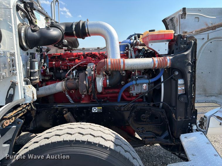 image for item EG9283 2014 Peterbilt 367 semi truck
