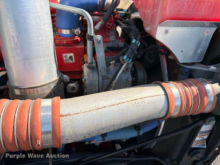 image for item EG9283 2014 Peterbilt 367 semi truck