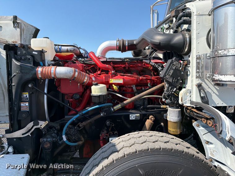 image for item EG9283 2014 Peterbilt 367 semi truck