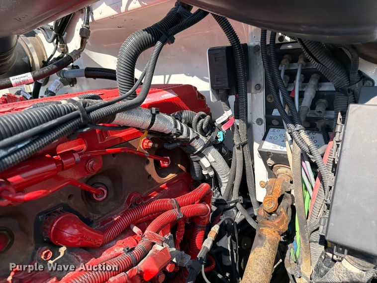 image for item EG9283 2014 Peterbilt 367 semi truck