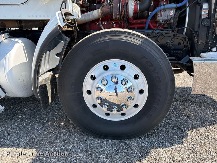 image for item EG9283 2014 Peterbilt 367 semi truck