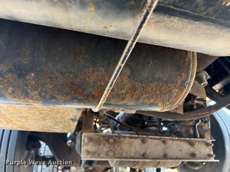 image for item EG9283 2014 Peterbilt 367 semi truck