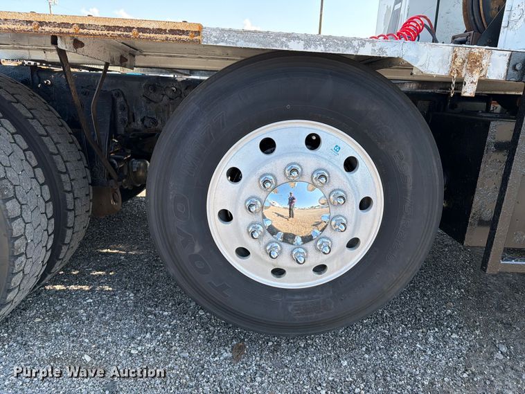 image for item EG9283 2014 Peterbilt 367 semi truck