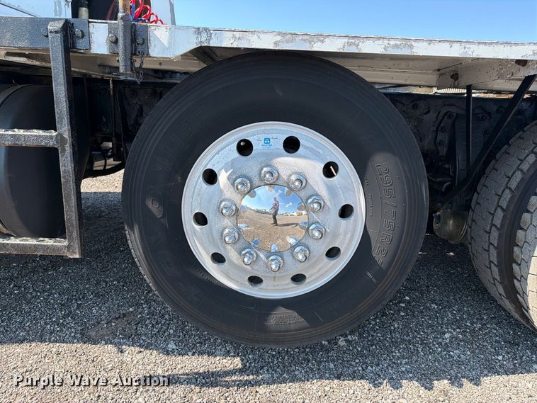 image for item EG9283 2014 Peterbilt 367 semi truck