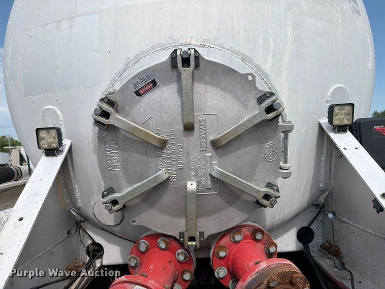 image for item EG9285 2006 Dragon Products vacuum trailer