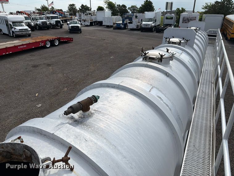 image for item EG9285 2006 Dragon Products vacuum trailer