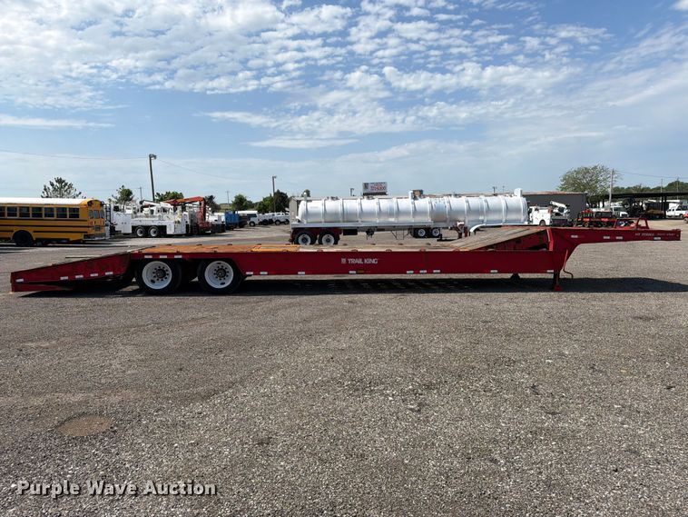 image for item EG9286 1997 Trail King HT Series drop deck hydraulic tail equipment trailer