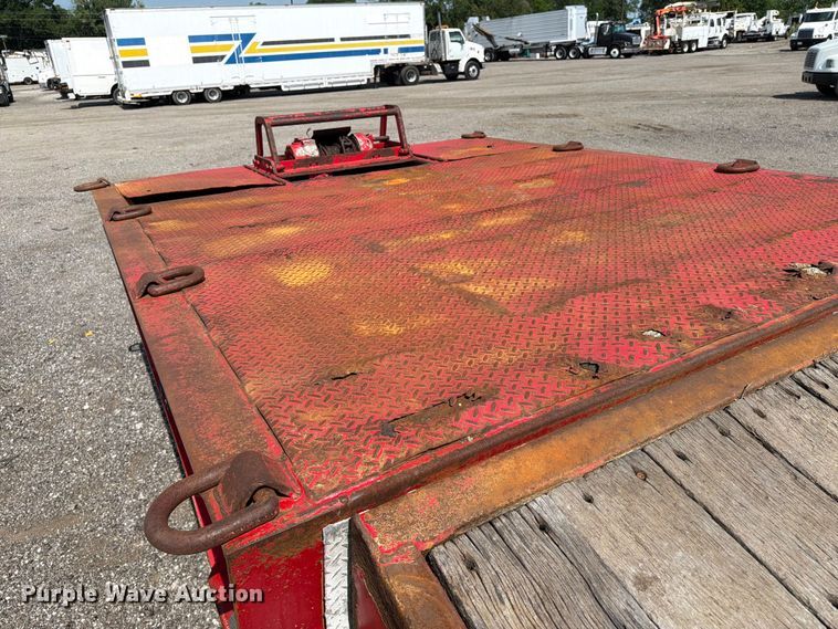 image for item EG9286 1997 Trail King HT Series drop deck hydraulic tail equipment trailer