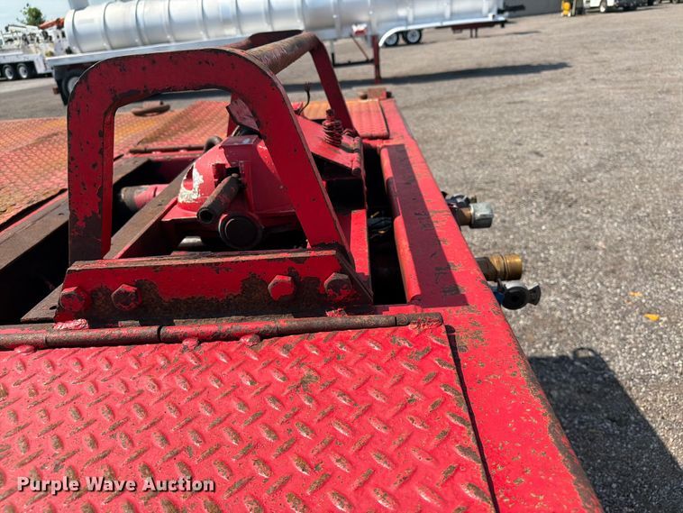 image for item EG9286 1997 Trail King HT Series drop deck hydraulic tail equipment trailer