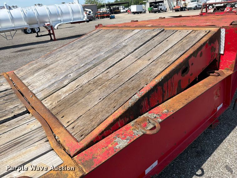 image for item EG9286 1997 Trail King HT Series drop deck hydraulic tail equipment trailer