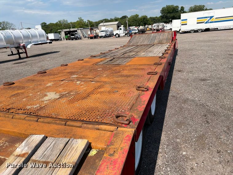 image for item EG9286 1997 Trail King HT Series drop deck hydraulic tail equipment trailer