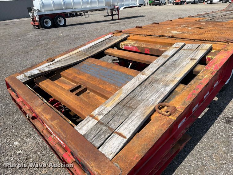 image for item EG9286 1997 Trail King HT Series drop deck hydraulic tail equipment trailer