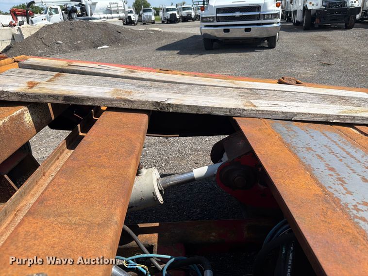image for item EG9286 1997 Trail King HT Series drop deck hydraulic tail equipment trailer