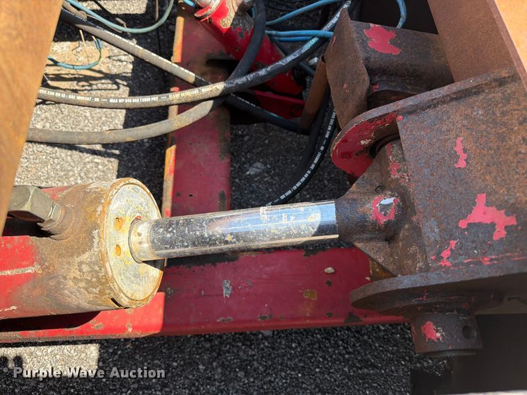 image for item EG9286 1997 Trail King HT Series drop deck hydraulic tail equipment trailer