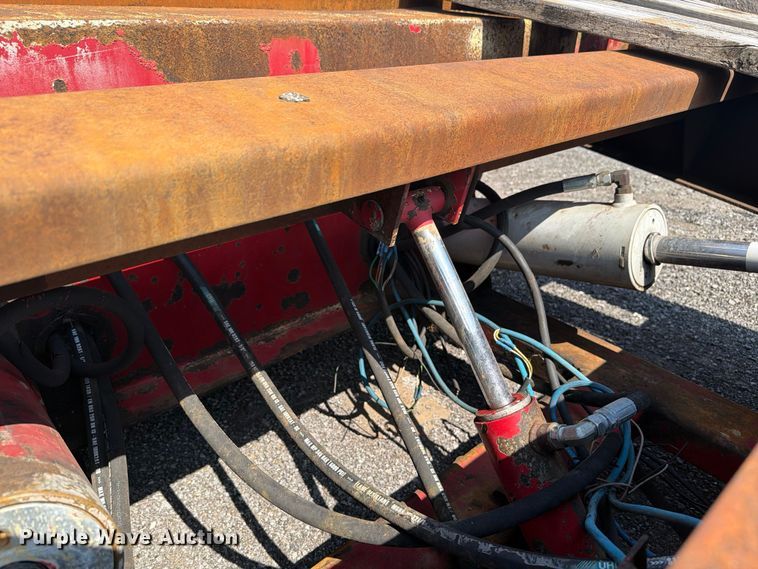 image for item EG9286 1997 Trail King HT Series drop deck hydraulic tail equipment trailer