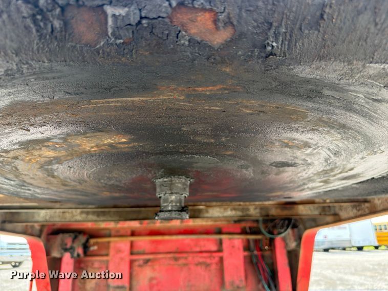 image for item EG9286 1997 Trail King HT Series drop deck hydraulic tail equipment trailer