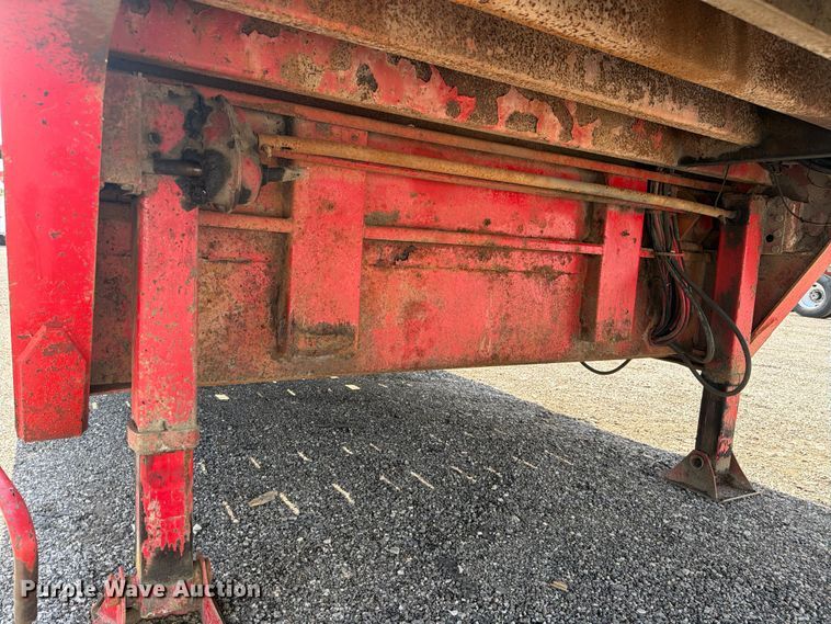 image for item EG9286 1997 Trail King HT Series drop deck hydraulic tail equipment trailer