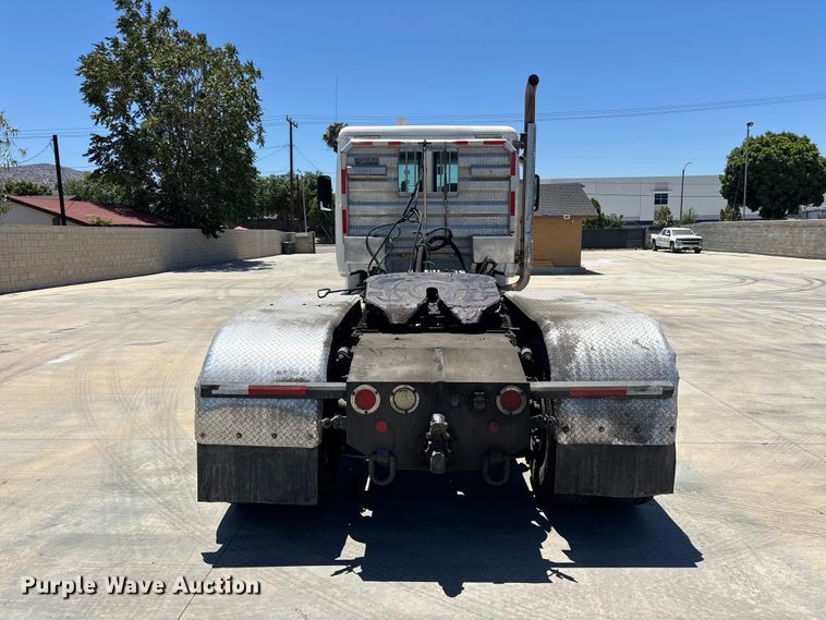image for item EL2495 2015 Freightliner Cascadia semi truck