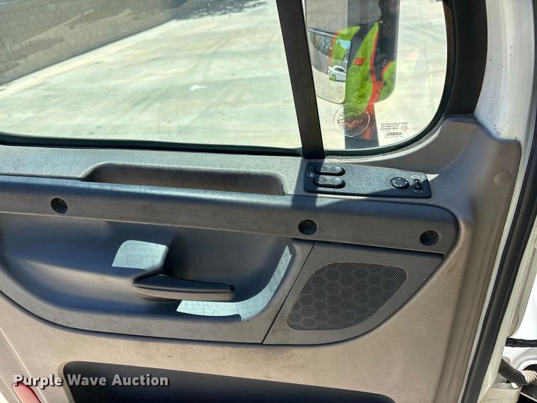 image for item EL2495 2015 Freightliner Cascadia semi truck