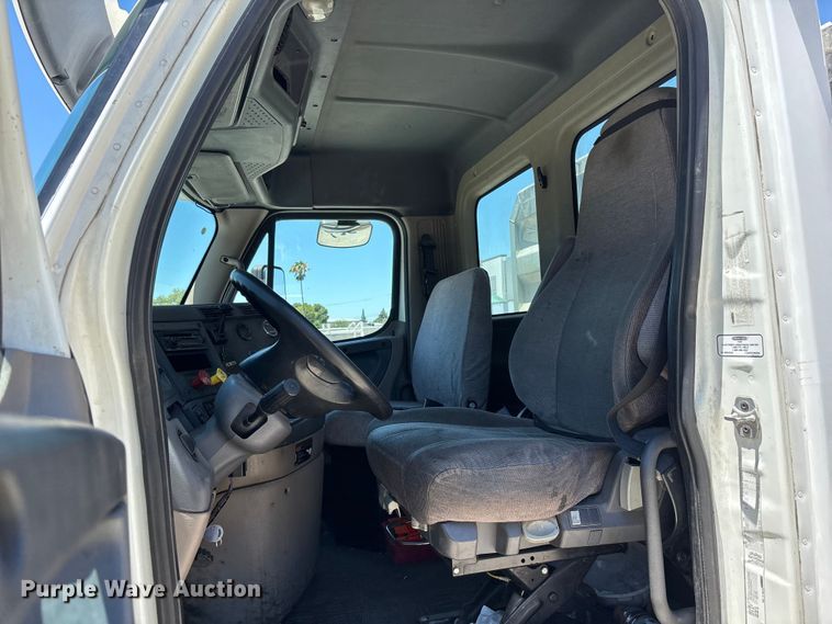 image for item EL2495 2015 Freightliner Cascadia semi truck