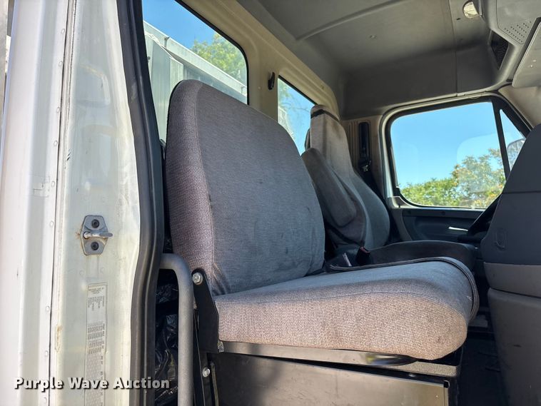 image for item EL2495 2015 Freightliner Cascadia semi truck