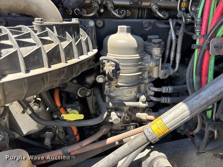 image for item EL2495 2015 Freightliner Cascadia semi truck