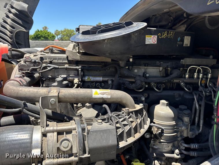 image for item EL2495 2015 Freightliner Cascadia semi truck