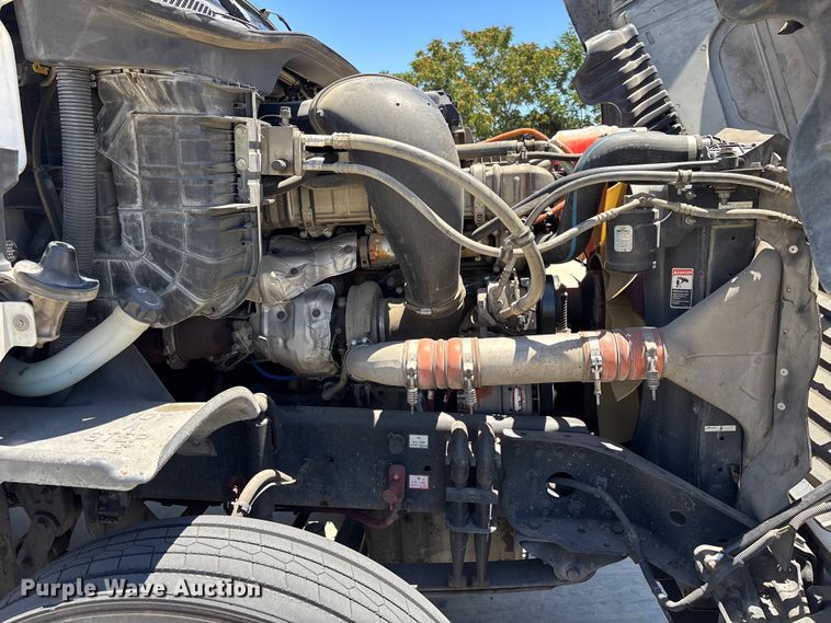 image for item EL2495 2015 Freightliner Cascadia semi truck