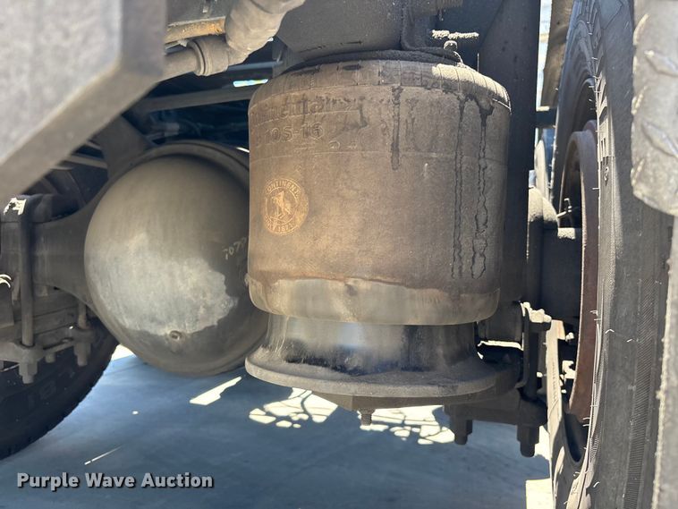 image for item EL2495 2015 Freightliner Cascadia semi truck