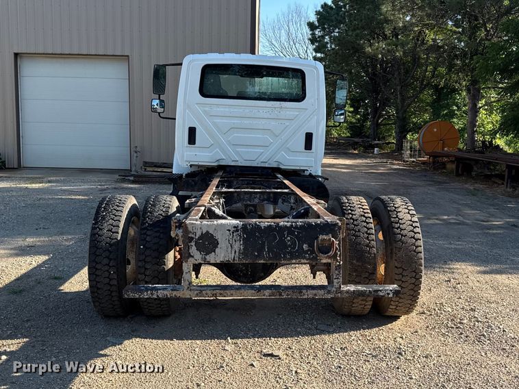 image for item EN0392 2005 International 4200 truck cab and chassis
