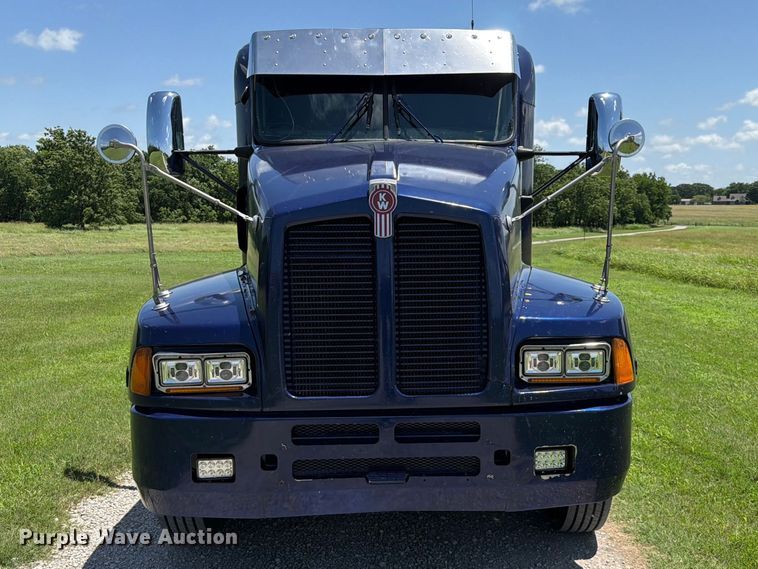 image for item EQ8007 2003 Kenworth T600 semi truck
