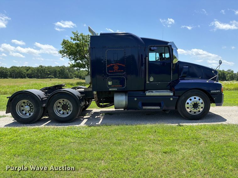 image for item EQ8007 2003 Kenworth T600 semi truck